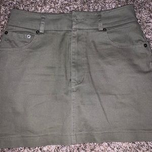 Olive mini skirt 💚
